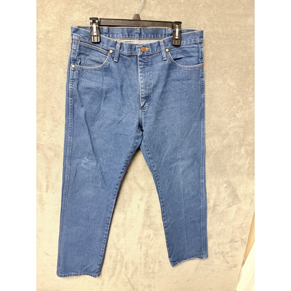 Wrangler Jeans Mens 35x32 Blue Denim Straight Leg Classic Fit Casual Pants